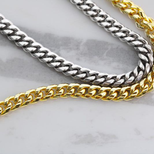 Stainless Steel vs. 18K Gold: Choosing the Right Jewelry for Your Style